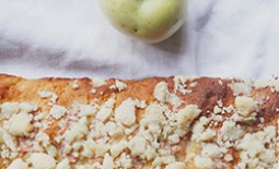 Три варианта вкусных и сладких дрожжевых пирогов с яблоками