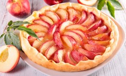 Пироги с начинкой из персика – быстрый, ароматный и нарядный десерт
