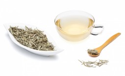 Белый чай из Китая: польза и вред, техника правильного заваривания