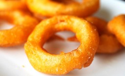 Луковые кольца в кляре – 6 оригинальных блюд из доступных продуктов
