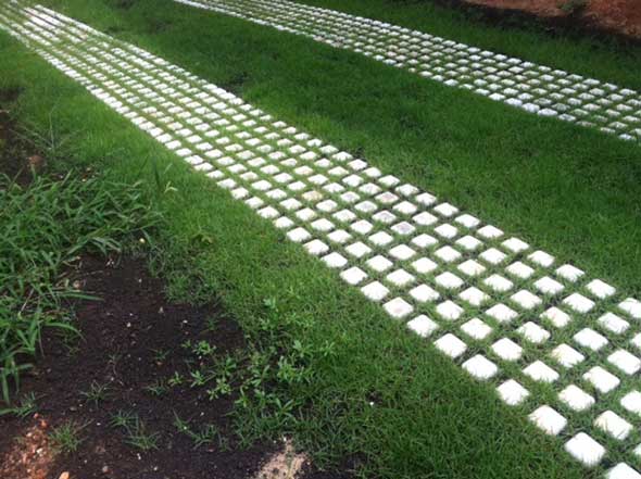 Газонная решетка для парковки и садовой дорожки на даче: отзывы, фото